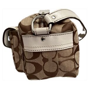 Coach Signature Brown Mini Satchel
Zipper top opening
2 front turnlock pockets